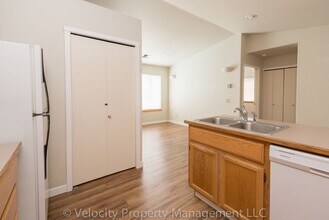 1095 NE Hidden Valley Dr in Bend, OR - Building Photo - Building Photo