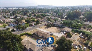 Los Robles Triplex in Hacienda Heights, CA - Foto de edificio - Building Photo