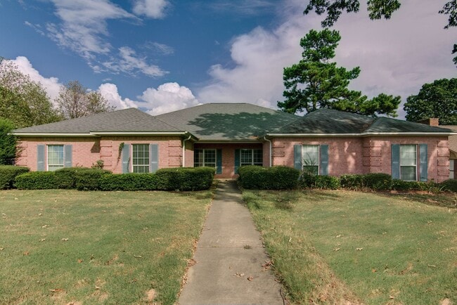 16 Fernwood Dr