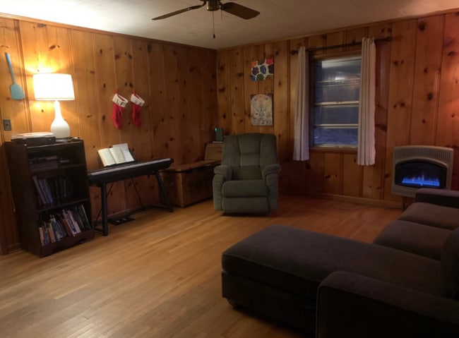 525 Short Creek Rd in Linden, TN - Foto de edificio - Building Photo