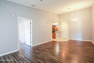 6860 Skaff Ave in Jacksonville, FL - Foto de edificio - Building Photo