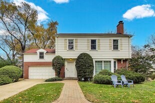 4350 Bobolink Terrace in Skokie, IL - Building Photo