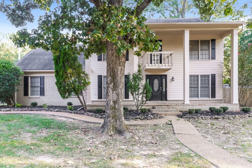 225 Richards Way Dr in Memphis, TN - Building Photo