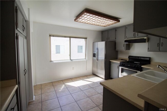 6204 1/2 Shoup Ave in Los Angeles, CA - Building Photo - Building Photo