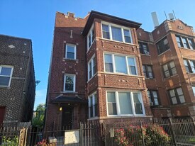 5508 W Congress Pkwy in Chicago, IL - Building Photo
