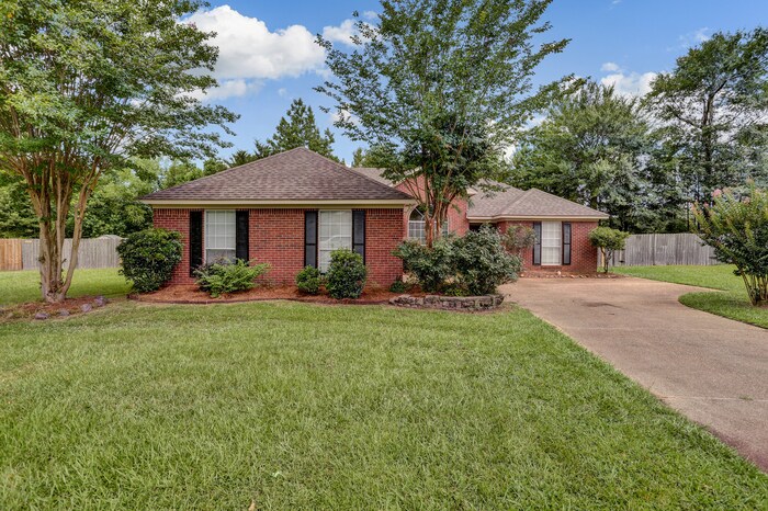 170 Oak Grove Dr in Brandon, MS - Building Photo