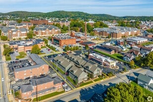 950 Wayne Ave in Indiana, PA - Building Photo