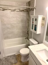 5265 Beach Dr SE, Unit B in St. Petersburg, FL - Building Photo - Building Photo