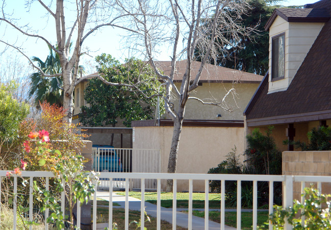 3656 N E St in San Bernardino, CA - Foto de edificio - Building Photo