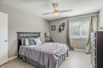 The Flats @ 1885 in Lake City, GA - Building Photo - Interior Photo