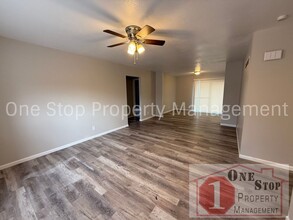 1421 SW Sunset St in Blue Springs, MO - Building Photo - Building Photo