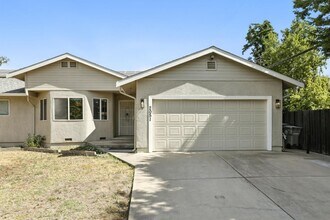2051 56th Ave in Sacramento, CA - Building Photo - Building Photo