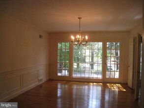 11132 Luxmanor Rd in Rockville, MD - Building Photo - Building Photo