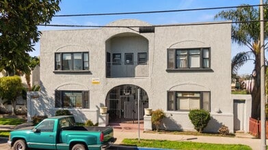 1049 E 5th Street in Long Beach, CA - Foto de edificio - Building Photo