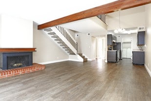 Rosemont Terrace in Sacramento, CA - Building Photo