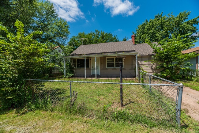 351 S All Hallows St in Wichita, KS - Building Photo - Building Photo