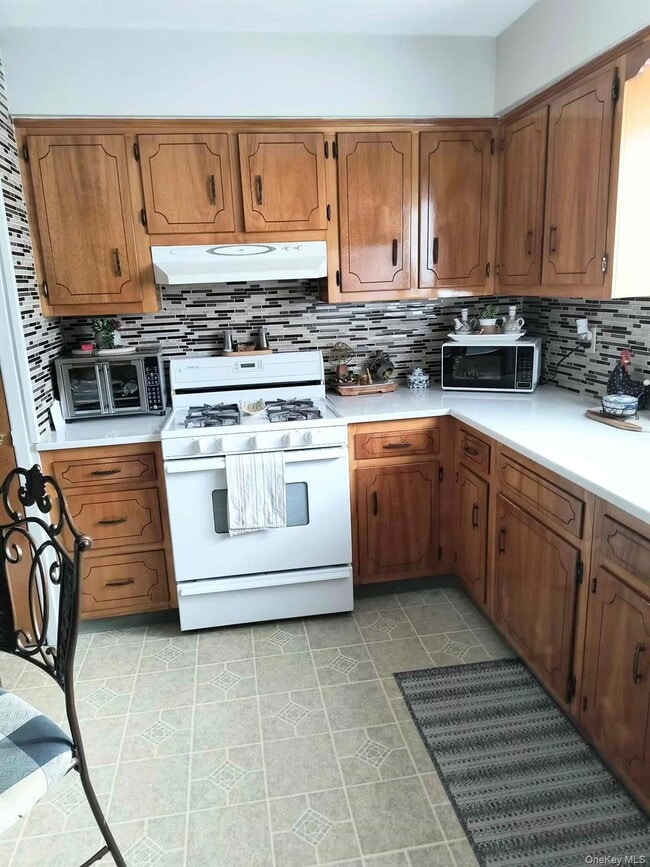 32 Gaffney St in Glen Cove, NY - Building Photo - Building Photo