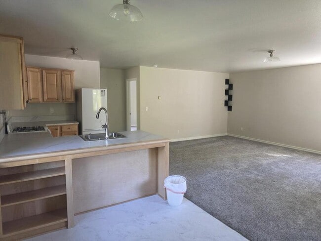 3806 Jumpoff Joe Creek Rd in Grants Pass, OR - Building Photo - Building Photo