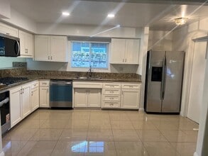 413 S Colt St in Anaheim, CA - Building Photo - Building Photo