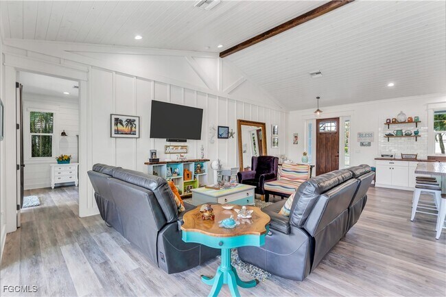 14390 Tamarac Dr in Bokeelia, FL - Building Photo - Building Photo