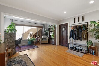 14934 Dickens St in Los Angeles, CA - Building Photo - Building Photo