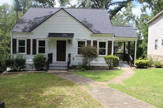 2637 Semmes St in Atlanta, GA - Foto de edificio - Building Photo