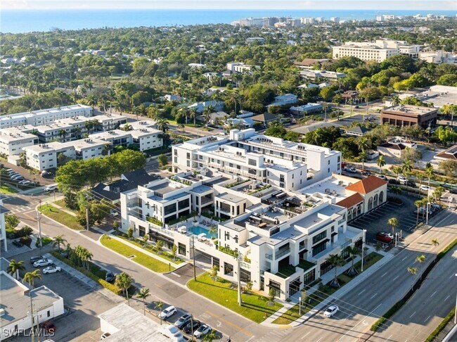 82 9th St S in Naples, FL - Building Photo - Building Photo