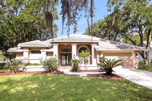 1484 E Lake Woodlands Pkwy in Oldsmar, FL - Building Photo