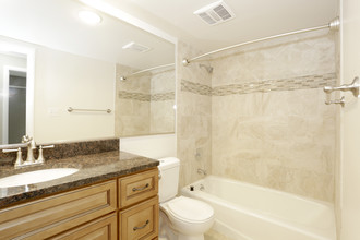 Park Crossing in Downers Grove, IL - Building Photo - Interior Photo