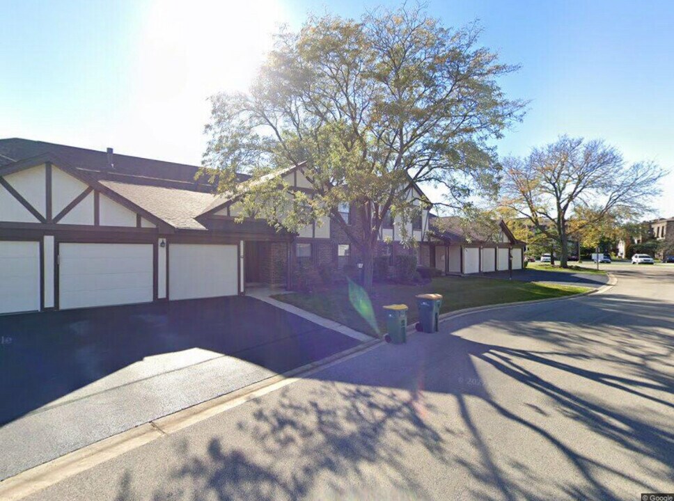 1534 Springview Ct, Unit 2 bed 2 bath renovated in Wheeling, IL - Building Photo
