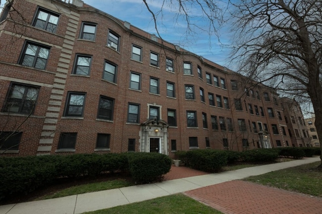 Updated Apartments Located at 800 Michigan in Evanston, IL - Building Photo - Building Photo
