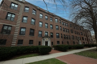 Updated Apartments Located at 800 Michigan in Evanston, IL - Building Photo - Building Photo