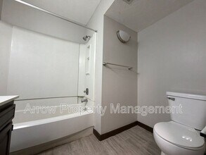 2400 R St in Lincoln, NE - Building Photo - Building Photo