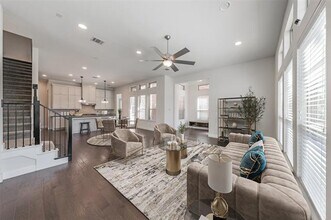 8075 Sunflower Ln in Dallas, TX - Building Photo - Building Photo