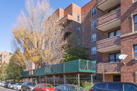 7610 34th Ave in Jackson Heights, NY - Foto de edificio - Building Photo