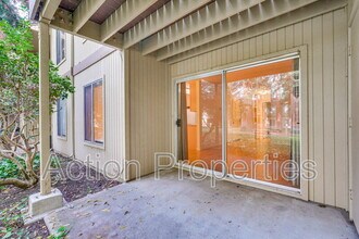 505 Cypress Point Dr in Mountain View, CA - Foto de edificio - Building Photo