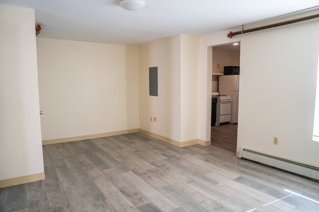 1267 Elm St in Manchester, NH - Foto de edificio - Building Photo