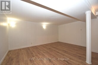 49 Longford Dr in Newmarket, ON - Building Photo - Building Photo