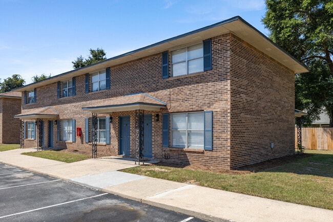 Emerald Cove East in Niceville, FL - Foto de edificio - Building Photo