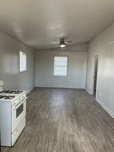 1015 West Dr, Unit 1015.5 in Westwego, LA - Building Photo - Building Photo