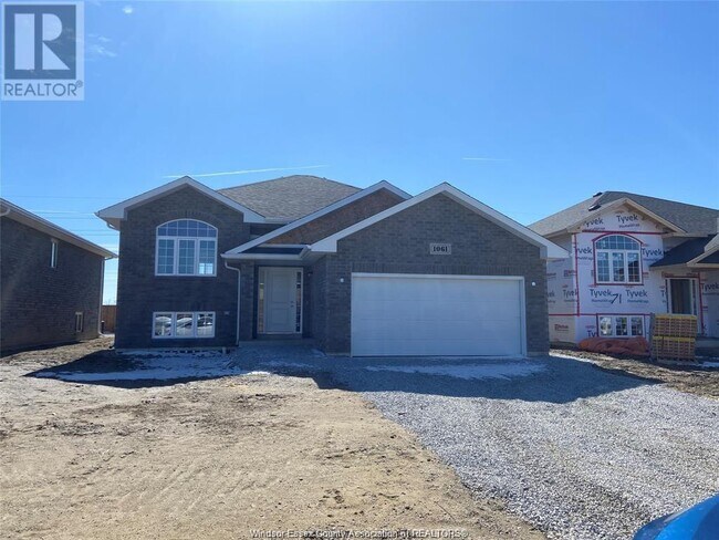 property at 1061 Aspen Ridge Cres