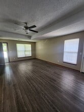 505A SE Chelsey Ln in Oak Grove, MO - Building Photo - Building Photo