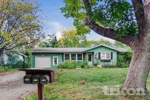 8407 Lower 208th St W in Lakeville, MN - Building Photo