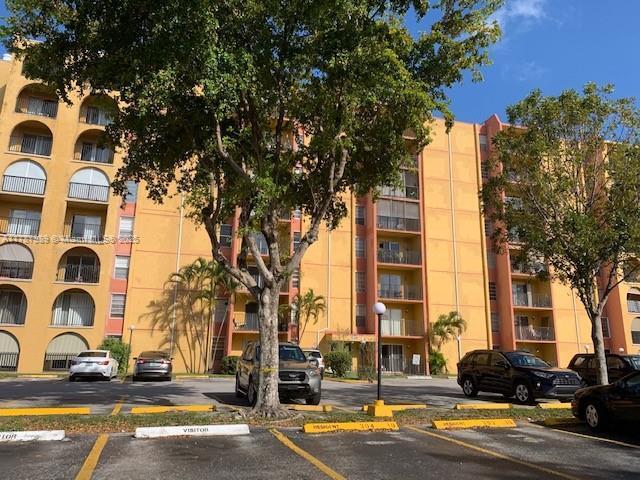 4801 NW 7th St in Miami, FL - Building Photo