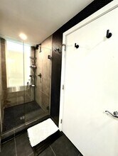 2135 Washington Ct, Unit 1 in Miami Beach, FL - Foto de edificio - Building Photo