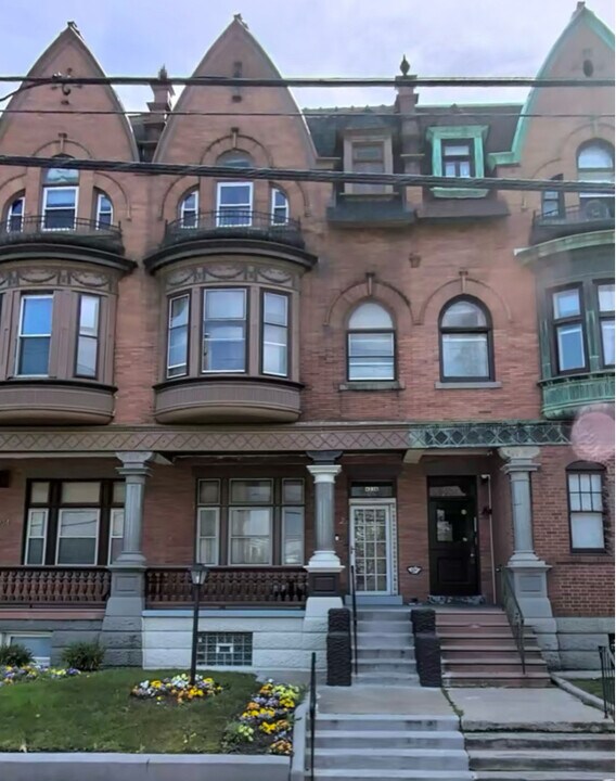 4236 Parkside Ave in Philadelphia, PA - Building Photo