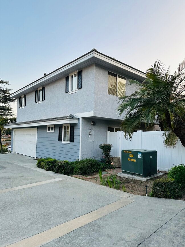 555 W Lemon Ave in Monrovia, CA - Building Photo - Building Photo