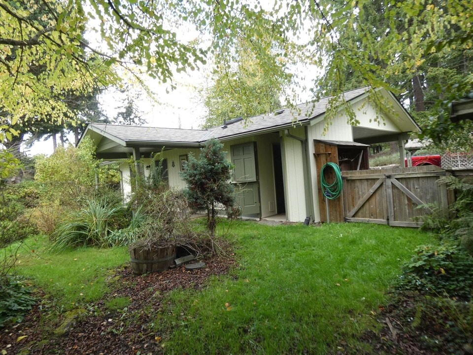 3322 Upland Ln in Port Angeles, WA - Building Photo