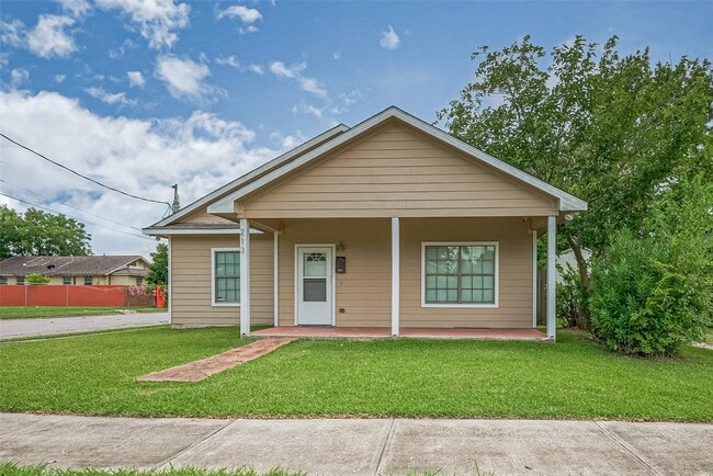 property at 213 W Murrill Ave
