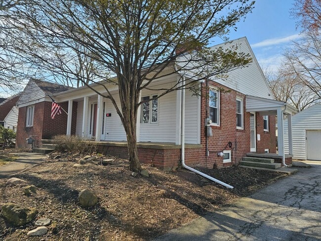 136 Crim St in Bowling Green, OH - Building Photo - Building Photo